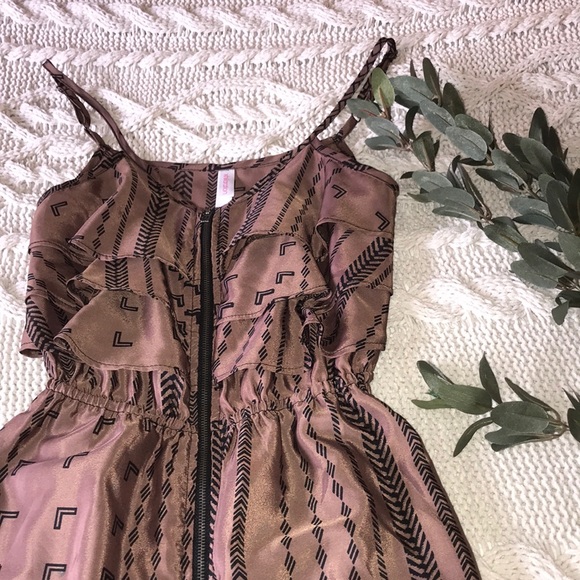 Patterned Dress - Picture 4 of 8